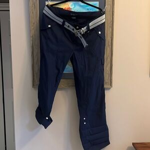 Capri / Pants with a belt